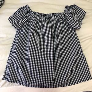 Gingham off the shoulder short sleeved shirt!